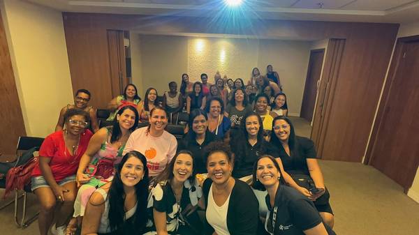 Grupo de mulheres empreendedoras sorrindo