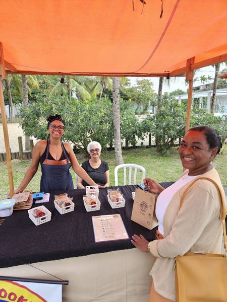 Empreendedoras na barraca em parque